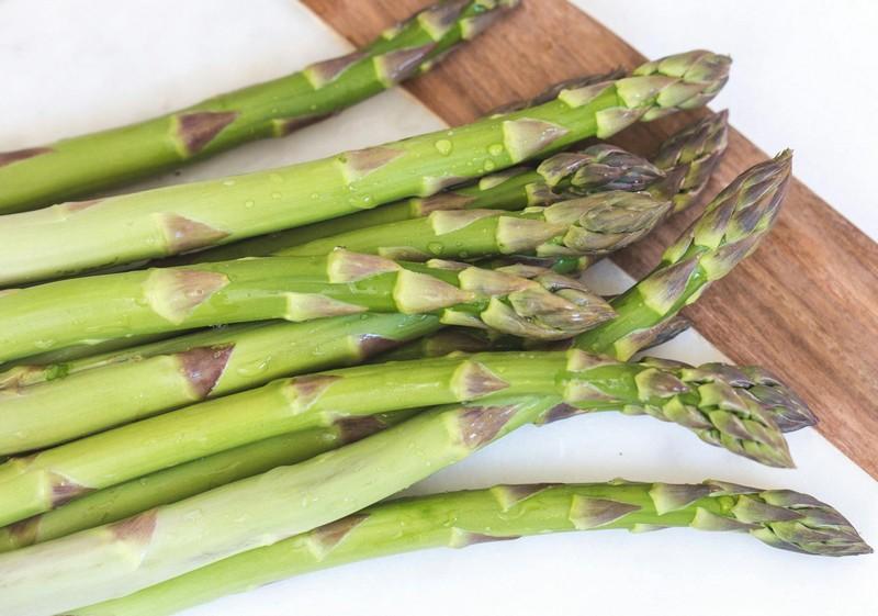Asperges et ses 2 sauces